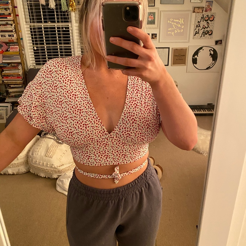 Super cute floral fro top!